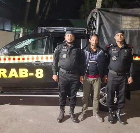 ৭ বছর পলাতক হত্যাকাণ্ডের আসামী গ্রেফতার, র্যাব-৮ এর চাঞ্চল্যকর অভিযান