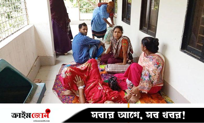 মান্দায় বাড়ছে গরমজনিত রোগে আক্রান্ত রোগী, বারান্দায় চিকিৎসা