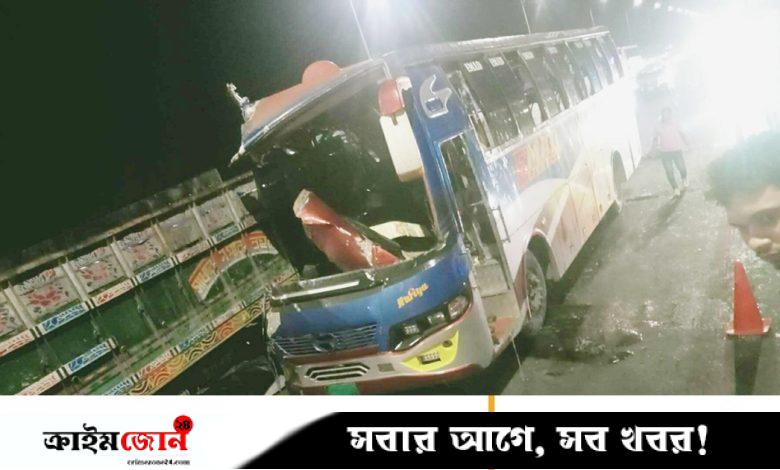 পদ্মা সেতুতে বাস-ট্রাক সংঘর্ষে দুজন নিহত, আহত অন্তত ৭