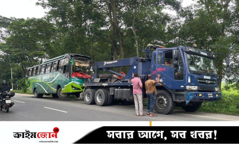 গোপালগঞ্জে দাঁড়িয়ে থাকা ট্রাকে ৩ বাসের ধাক্কা, পুলিশ কর্মকর্তাসহ নিহত ২