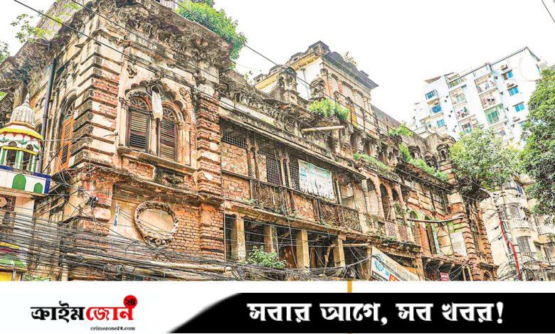 অবহেলিত ঐতিহ্যে হাতুড়ি