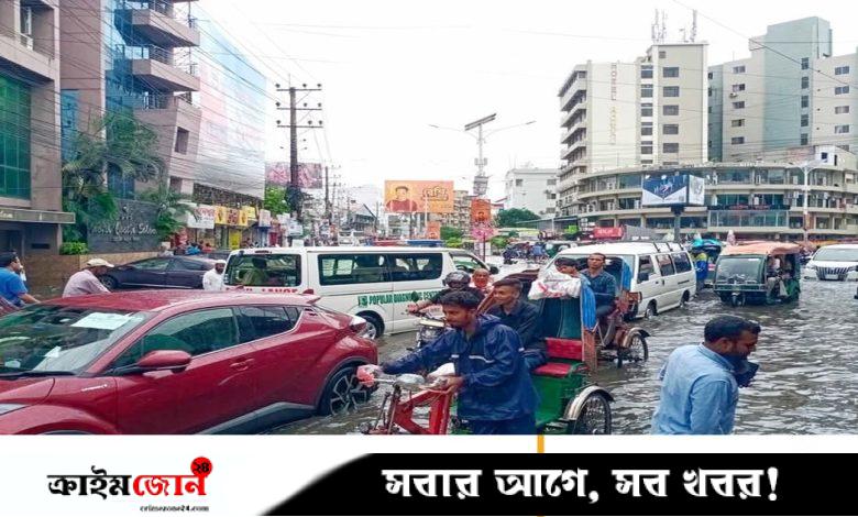 খুলনায় টানা বর্ষণে সড়কে জলাবদ্ধতা, ডুবেছে বাড়ি ও দোকানপাটের নিচতলা
