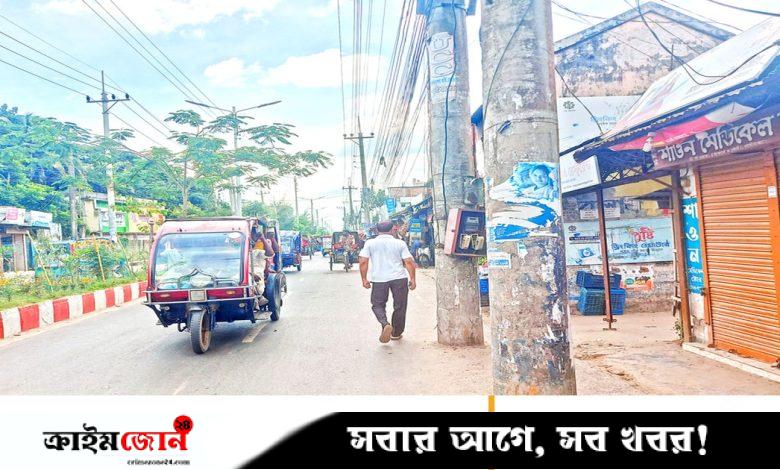 সড়কে ৯৩ খুঁটি, ঝুঁকিতে চলাচল