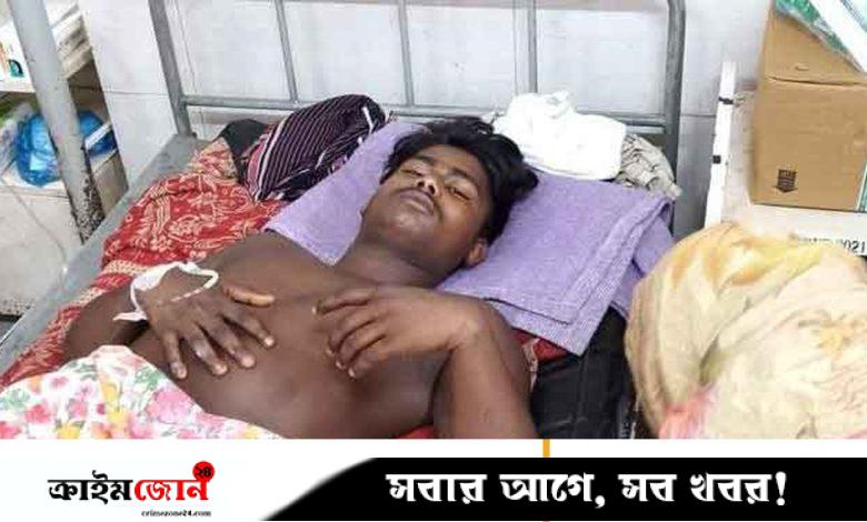 ছেলের কাটা পা হাতে নিয়ে বিচারের দাবিতে দ্বারে দ্বারে ঘুরছেন বাবা