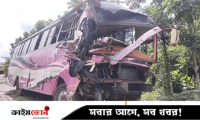 ঢাকা-ভাঙ্গা এক্সপ্রেসওয়েতে কাভার্ড ভ্যানকে বাসের ধাক্কা, আহত ১০