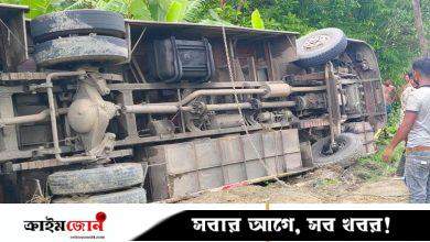 নিয়ন্ত্রণ হারিয়ে বাস খাদে, আহত ১০