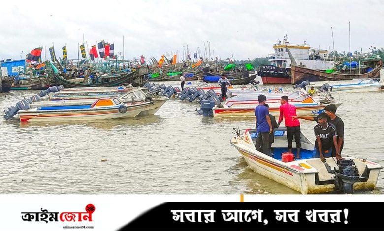 নোয়াখালীর হাতিয়ায় মেঘনা দাপিয়ে বেড়াচ্ছে ত্রুটিপূর্ণ স্পিডবোট