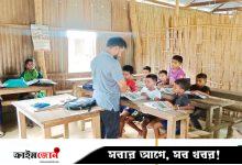 জীর্ণ ঘরে বঞ্চিতদের পাঠদান