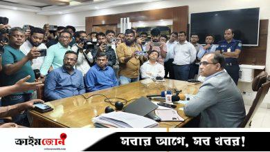 এবার খুলনার জেলা প্রশাসকের বিরুদ্ধে ব্যবস্থা নেওয়ার দাবি শিক্ষার্থীদের