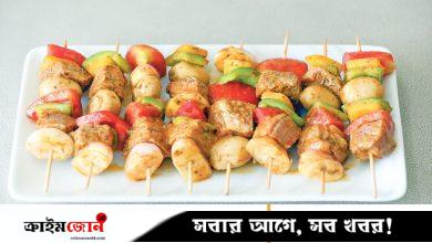বাইরে বৃষ্টি, হেঁশেলে ধোঁয়াগন্ধি সাসলিক