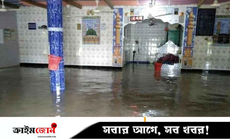 জোয়ারের পানির স্রোতে ভোলায় বেড়িবাঁধে ভাঙন