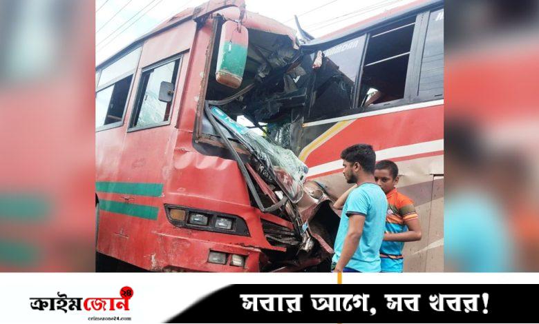 সাতক্ষীরায় মুখোমুখি সংঘর্ষে দুমড়ে-মুচড়ে গেল যাত্রীবাহী ২ বাস