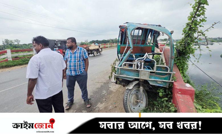 টঙ্গীতে বাসের ধাক্কায় অটোরিকশাচালক নিহত, আহত ৩
