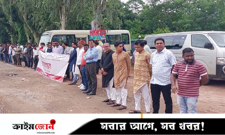 যে দাবিতে সড়কে দাঁড়ালেন রবীন্দ্র বিশ্ববিদ্যালয়ের শিক্ষক-শিক্ষার্থীরা, প্রতিষ্ঠাবার্ষিকীর আয়োজন বর্জন