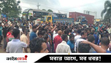 গাজীপুরে ১০ দফা দাবিতে শ্রমিকদের মহাসড়ক অবরোধ, পুলিশের সাউন্ড গ্রেনেড নিক্ষেপ