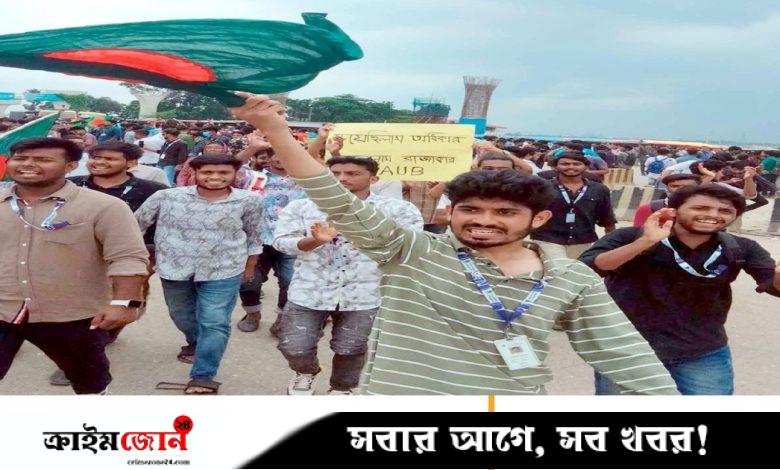 পেছনে গুলি, সামনে কাঁদানে গ্যাস