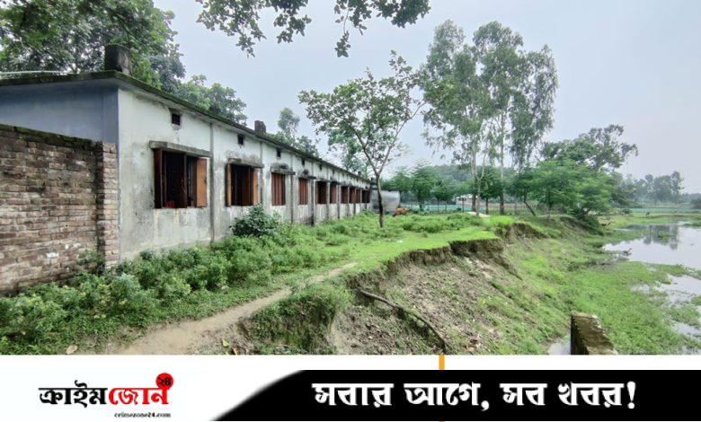 ইছামতীর ভাঙনে হুমকির মুখে স্কুল