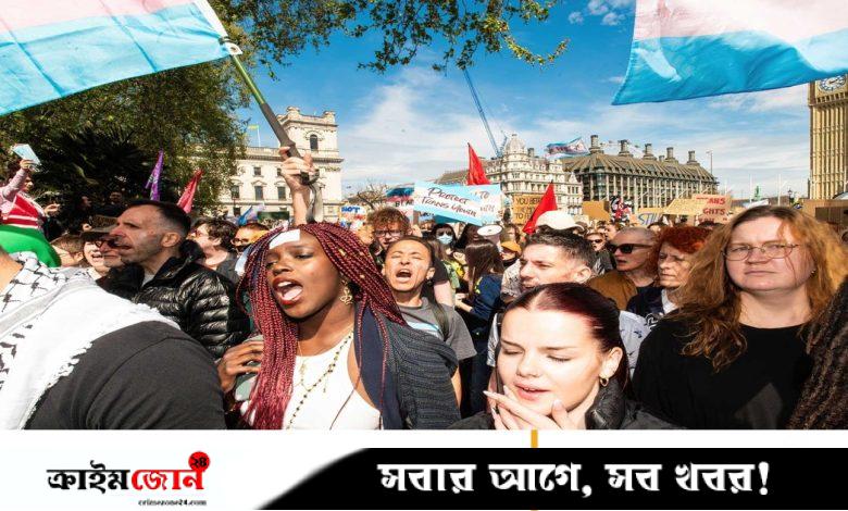 লন্ডনে ট্রান্স অধিকার কর্মীদের বিক্ষোভে ‘অস্ত্র ধরার’ ডাক