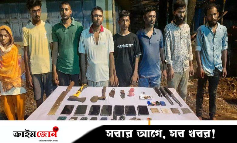বাগেরহাটে সেনাবাহিনীর অভিযানে অস্ত্র, মাদকসহ আটক ৮