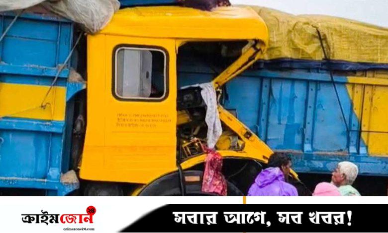 হেলপারের হাতে ট্রাক, দাঁড়িয়ে থাকা ট্রাকে ধাক্কা দিয়ে প্রাণ গেল চালকের