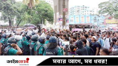 পুলিশের লাঠিচার্জে ছত্রভঙ্গ ইঞ্জিনিয়ারিং কলেজ শিক্ষার্থীরা