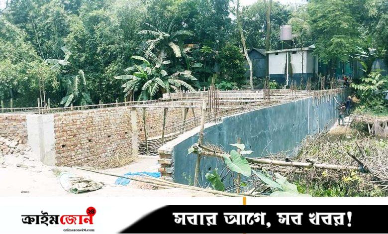 সিংগাইরে সরকারি খাল দখল করে ভবন নির্মাণের অভিযোগ