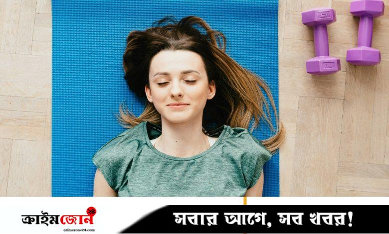 মেঝেতে শুয়ে মেজাজ নিয়ন্ত্রণ করুন