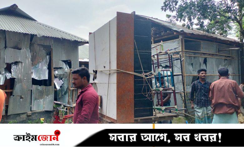 জিনিসপত্র নিয়ে এলাকা ছাড়ছেন অনেকে