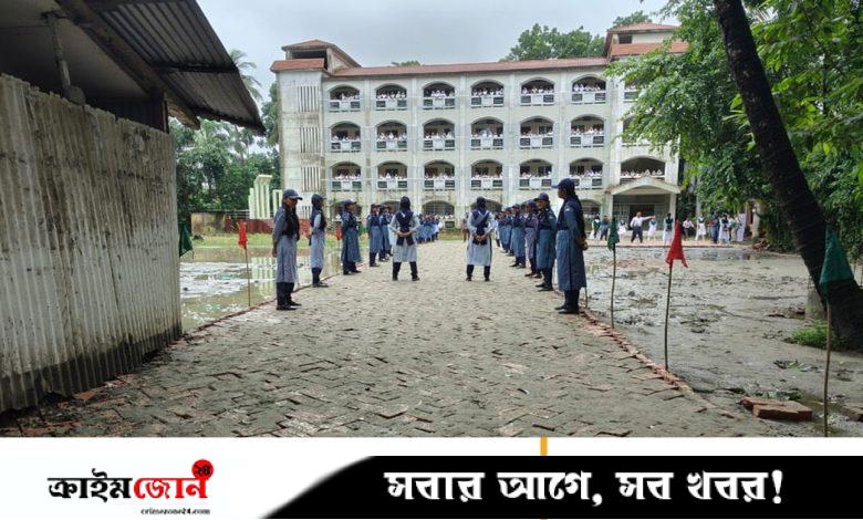 ডিসি আসবেন বলে বিদ্যালয়ের মাঠে রাতারাতি হয়ে গেল রাস্তা