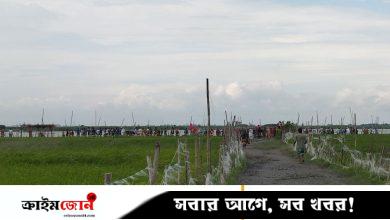 তীর ঘেঁষে বালু উত্তোলনকালে গ্রামবাসীর ধাওয়া, দুই ড্রেজারে আগুন