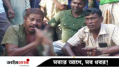 সাপুড়ের প্রাণ নেওয়া সাপটিকে চিবিয়ে খেলেন আরেক সাপুড়ে