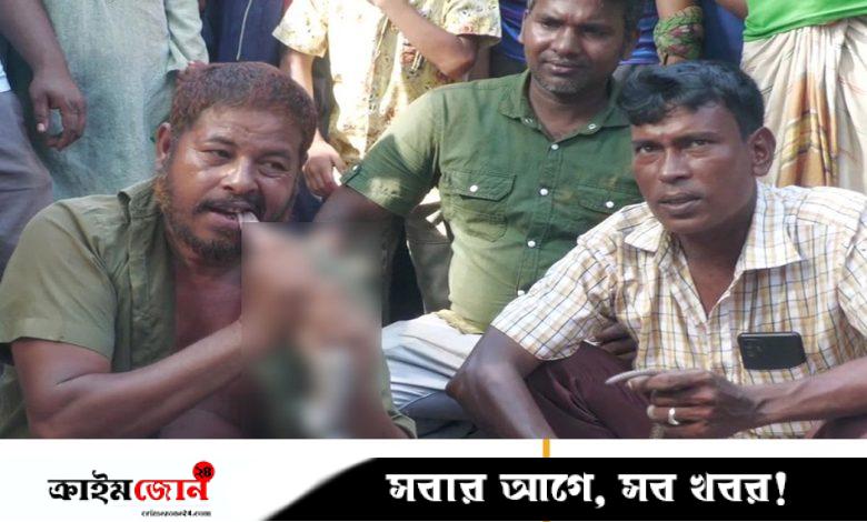 সাপুড়ের প্রাণ নেওয়া সাপটিকে চিবিয়ে খেলেন আরেক সাপুড়ে