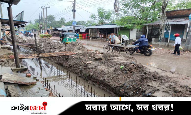 ঠিকাদার কৃষক দল ও বিএনপি নেতা, ড্রেন নির্মাণকাজে ঘাপলা