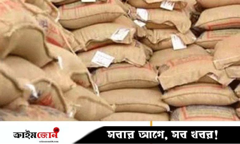 উপকারভোগীদের ভাতার চাল ছিনিয়ে নিলেন বিএনপির কর্মীরা