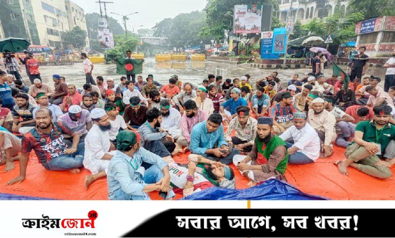 জুলাই সনদ বাস্তবায়নের দাবিতে শাহবাগে এখনো ‘জুলাই যোদ্ধারা’