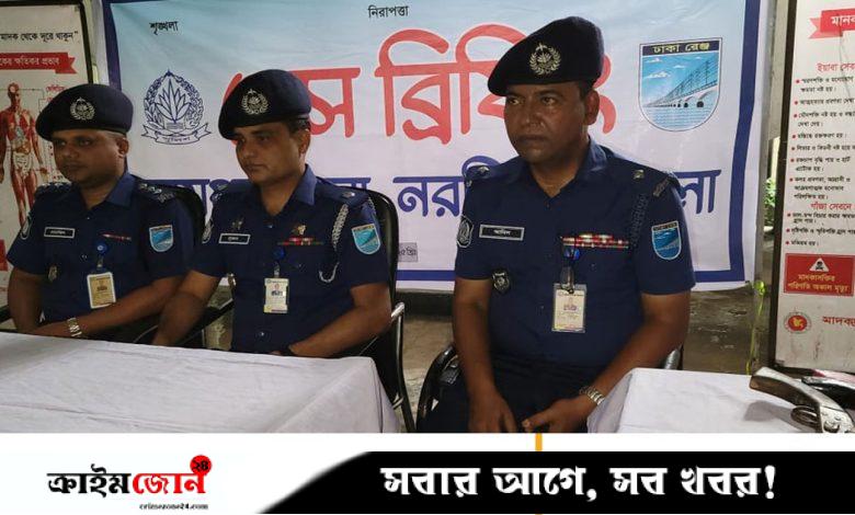 নরসিংদীতে ৫টি একনলা বন্দুক, ককটেল ও গুলি উদ্ধার