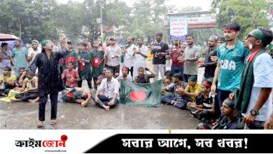অবরোধকারীদের ‘ভুয়া’ আখ্যা দিয়ে ‘প্রকৃত জুলাই যোদ্ধাদের’ হামলা, পুলিশের লাঠিপেটায় শাহবাগ ফাঁকা