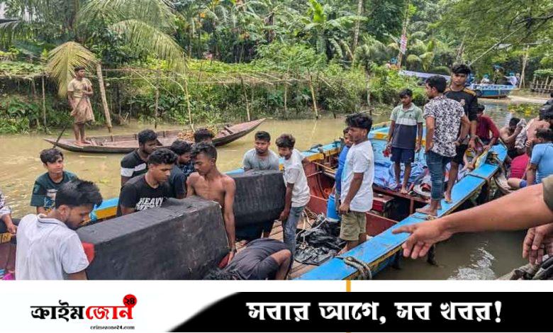 নেছারাবাদে ভাসমান পেয়ারার হাটে ঘুরতে আসা পর্যটকদের লাউড স্পিকার জব্দ