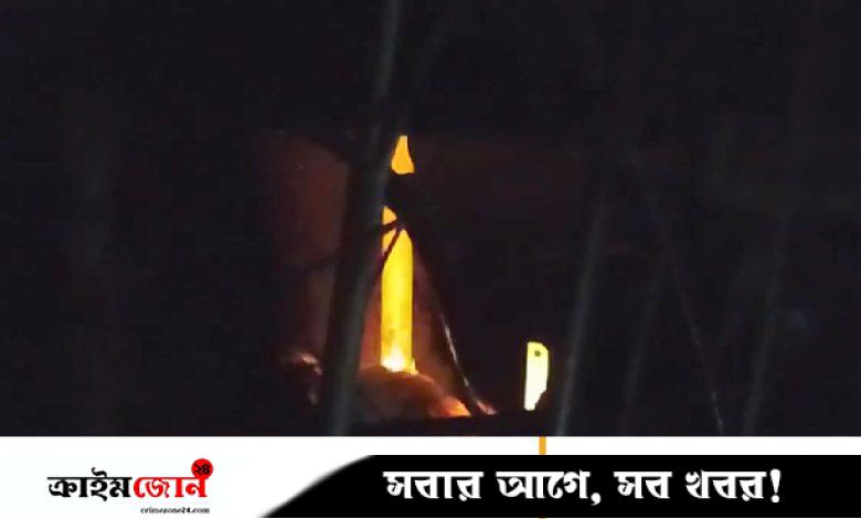 মাদারীপুরে বালু তোলার ড্রেজার মেশিনে আগুন দিল উত্তেজিত জনতা