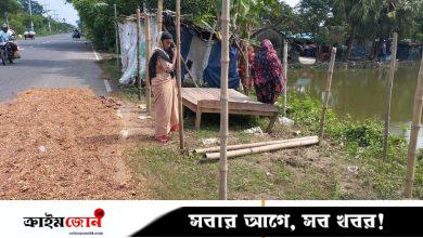 জলাবদ্ধতায় বিপর্যস্ত কেশবপুর, আশ্রয় সড়কের পাশে