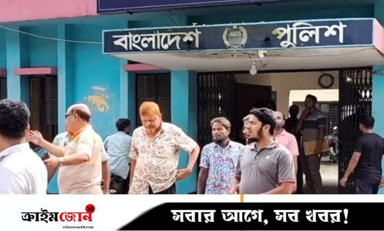 জামালপুরে পৌর কর্মচারী আটক, সহকর্মীদের তোপে ২ ঘণ্টা পর ছেড়ে দিল পুলিশ
