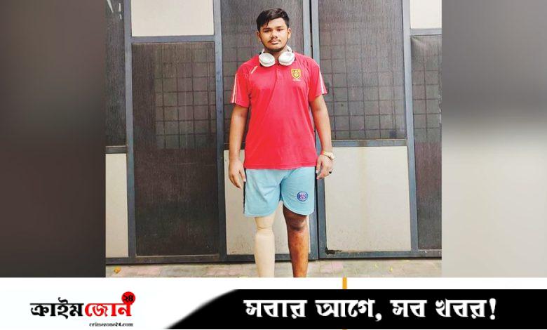 ফুটবলার হতে চাওয়া ছেলেটির কৃত্রিম পা