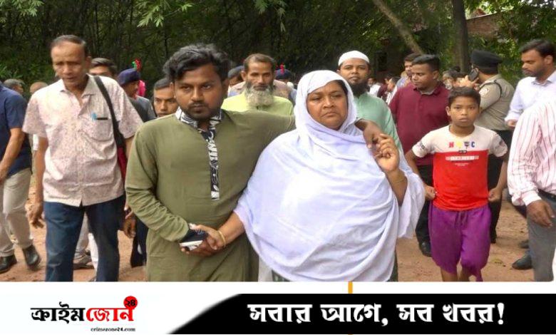 বিচারের দাবিতে কান্নায় ভেঙে পড়েন শহীদ শ্রাবণের মা