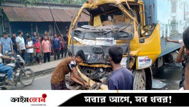 পাটকেলঘাটায় বাস-ট্রাক সংঘর্ষ, আহত ১৫