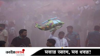 টানাটানিতে ফেটে গেল হাসিনার পলায়নের প্রতীকী হেলিকপ্টার