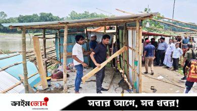 শীতলক্ষ্যায় জেগে ওঠা চর থেকে অবৈধ দখল উচ্ছেদ, দোকানপাট ভেঙে দিল প্রশাসন