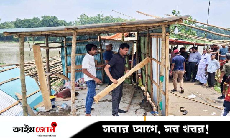 শীতলক্ষ্যায় জেগে ওঠা চর থেকে অবৈধ দখল উচ্ছেদ, দোকানপাট ভেঙে দিল প্রশাসন