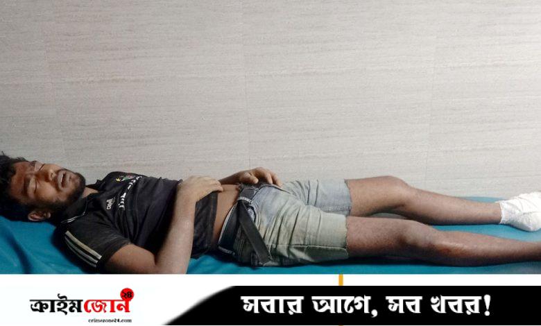 কলেজ অধ্যক্ষের মামলায় পরীক্ষার্থীকে পিটিয়ে পুলিশে সোপর্দ