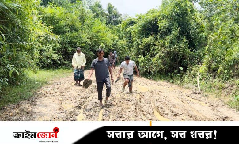 কাদাপথে তিন কিলোমিটারে চরম দুর্ভোগ