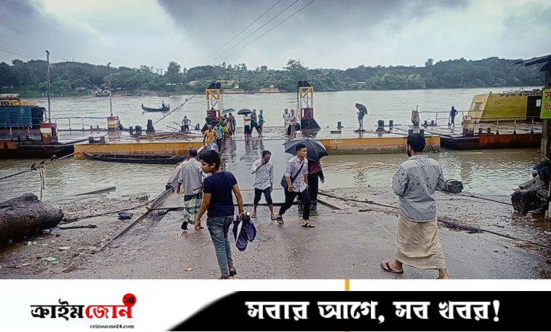 তীব্র স্রোতে কর্ণফুলীতে ফেরি চলাচল বন্ধ, দুর্ভোগে যাত্রীরা